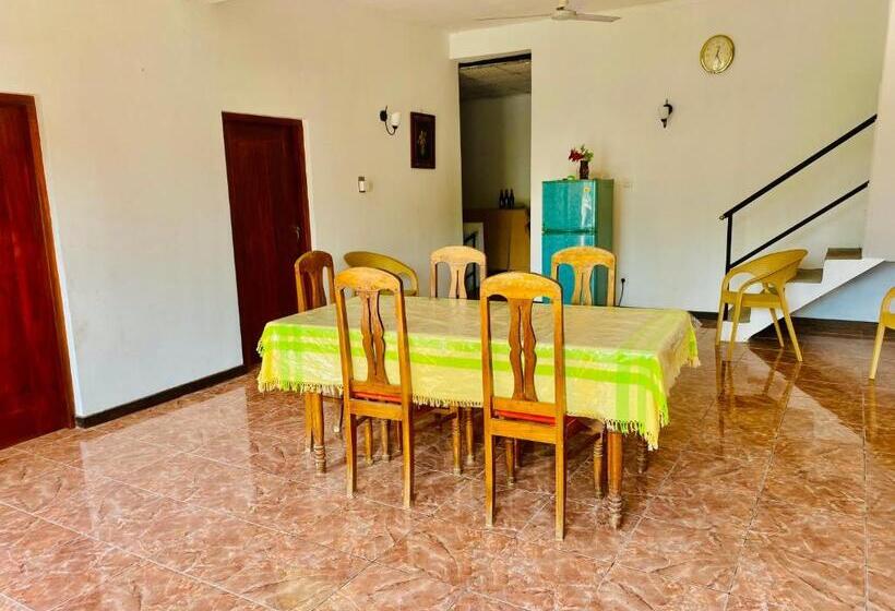 Hamba Hostel For Safari