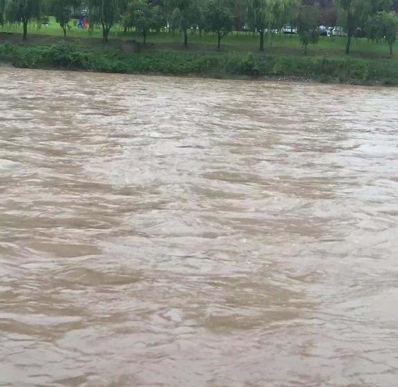 בית מלון כפרי Emei Mountain Xileer