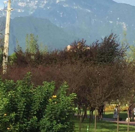 בית מלון כפרי Emei Mountain Xileer