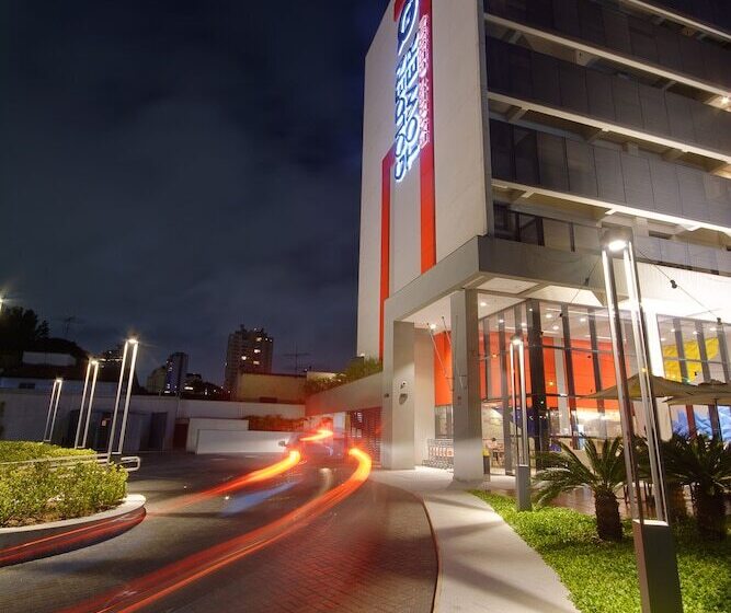 בית מלון כפרי Golden Tower Express Berrini By Fenix Hoteis