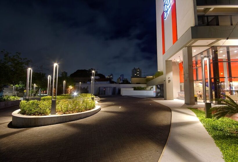 בית מלון כפרי Golden Tower Express Berrini By Fenix Hoteis