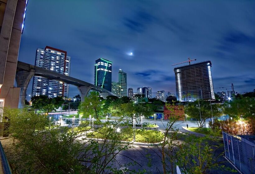 בית מלון כפרי Golden Tower Express Berrini By Fenix Hoteis