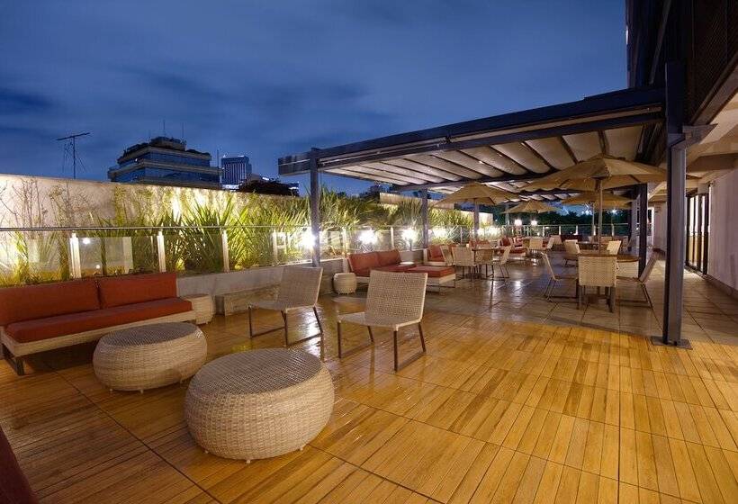 בית מלון כפרי Golden Tower Express Berrini By Fenix Hoteis