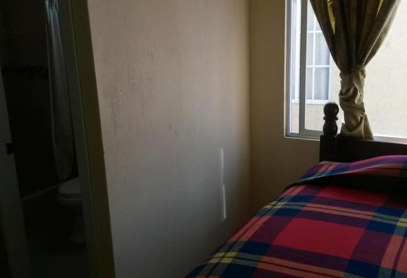 هتل Hostal Puertas Del Sol