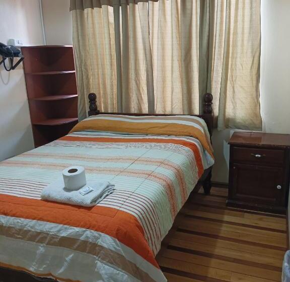 فندق Hostal Puertas Del Sol