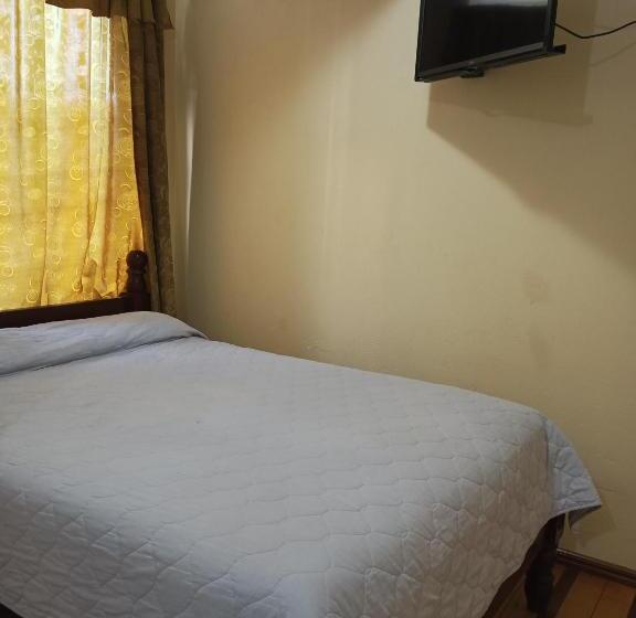 فندق Hostal Puertas Del Sol