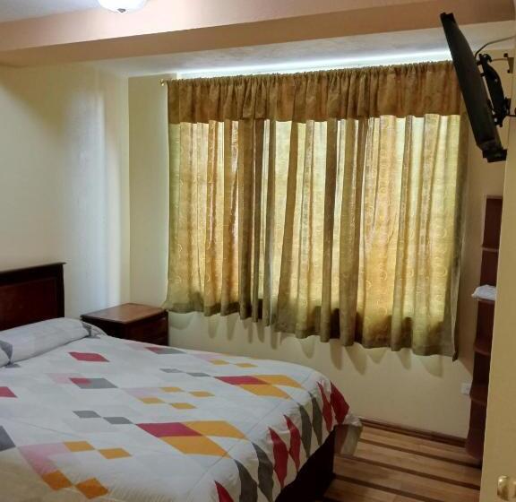 هتل Hostal Puertas Del Sol