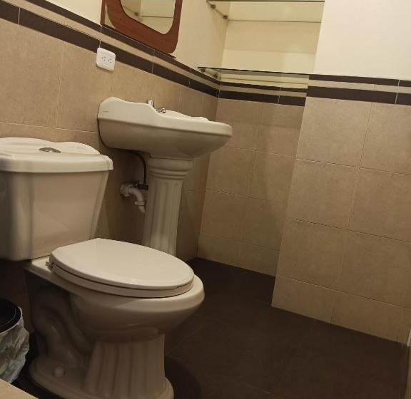 فندق Hostal Puertas Del Sol