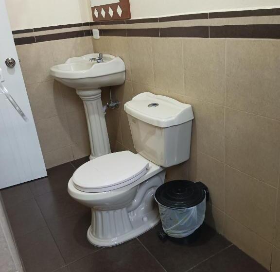 فندق Hostal Puertas Del Sol