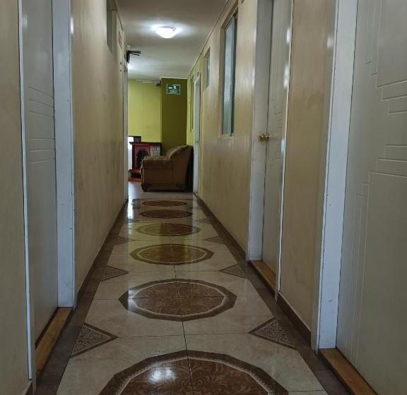 فندق Hostal Puertas Del Sol