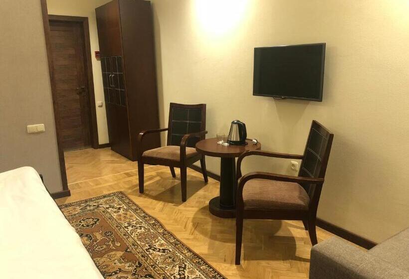 בית מלון כפרי Kirovi Tun