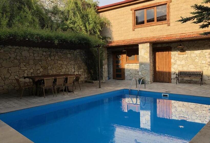 בית מלון כפרי Kirovi Tun