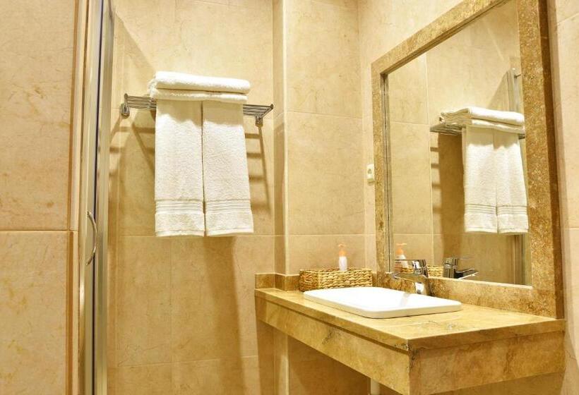 בית מלון כפרי Kirovi Tun