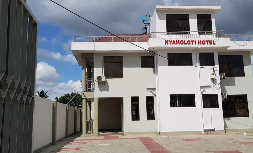 בית מלון כפרי B10 Airport Lodge