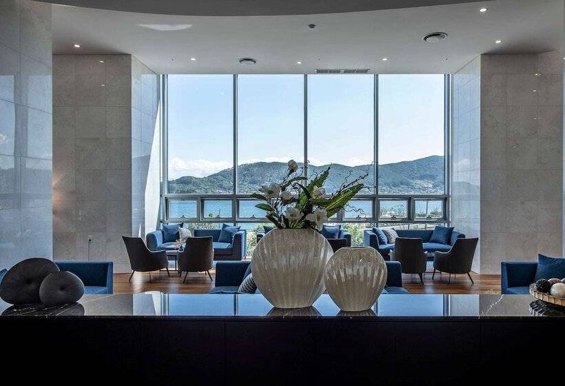 Отель Ramada Suites By Wyndham Geoje