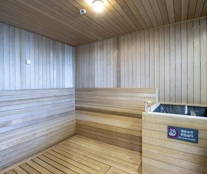 Отель Ramada Suites By Wyndham Geoje