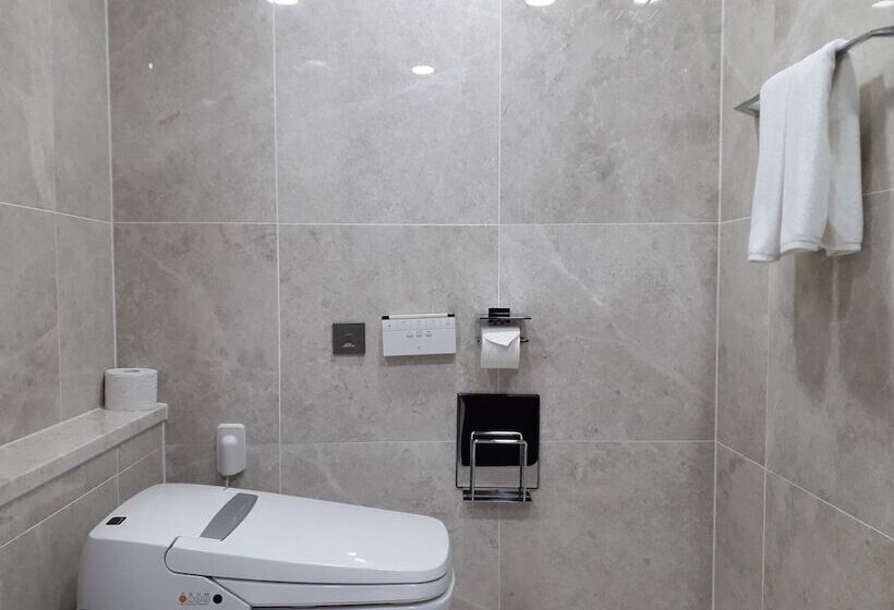 Отель Ramada Suites By Wyndham Geoje