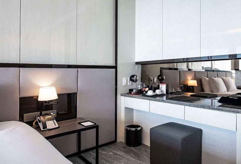 Отель Ramada Suites By Wyndham Geoje