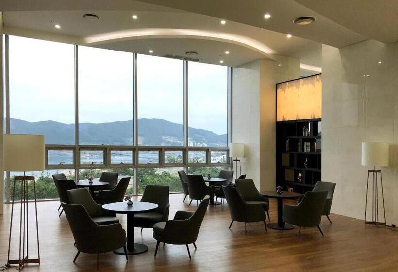 Отель Ramada Suites By Wyndham Geoje