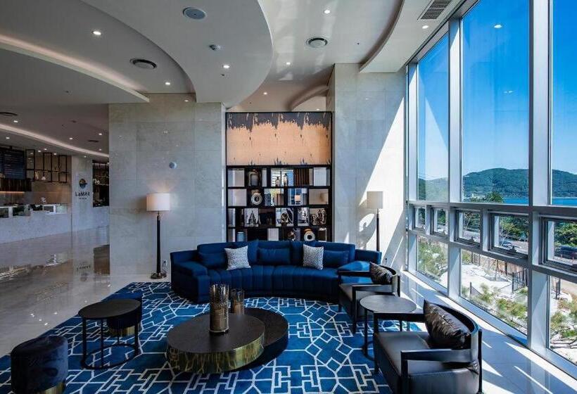 Отель Ramada Suites By Wyndham Geoje