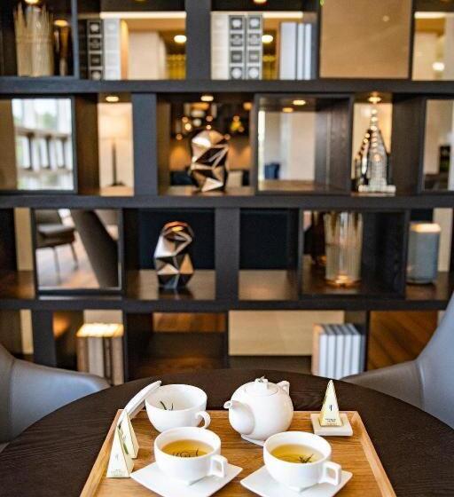 Отель Ramada Suites By Wyndham Geoje