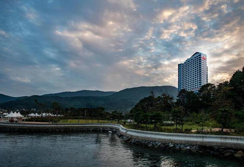 Отель Ramada Suites By Wyndham Geoje