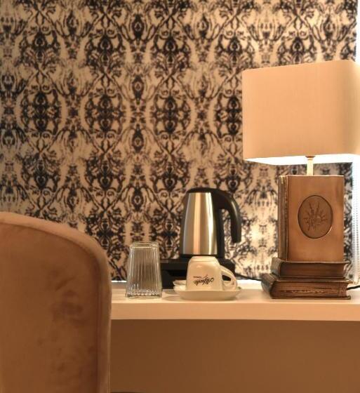 The Strand Hotel, The Former Residence Of Oscar Wilde