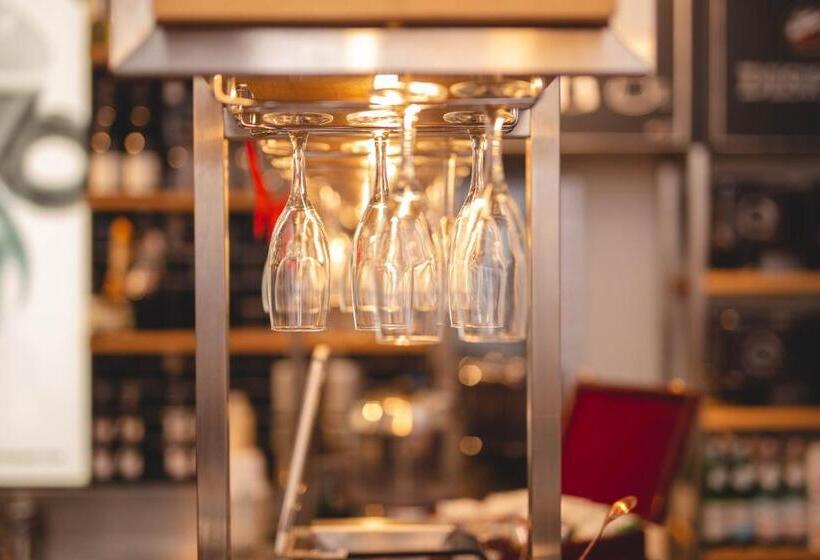 The Strand Hotel, The Former Residence Of Oscar Wilde