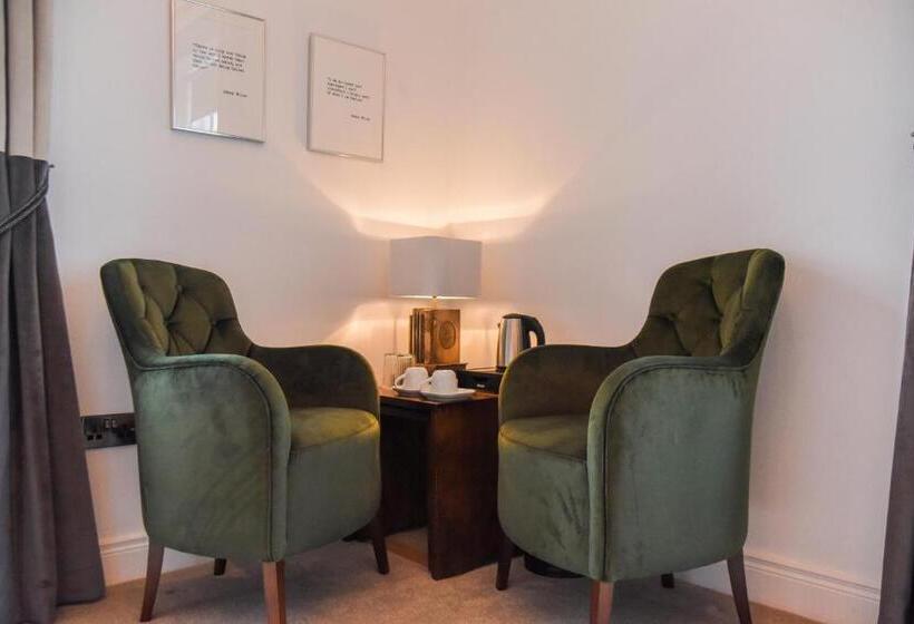 The Strand Hotel, The Former Residence Of Oscar Wilde