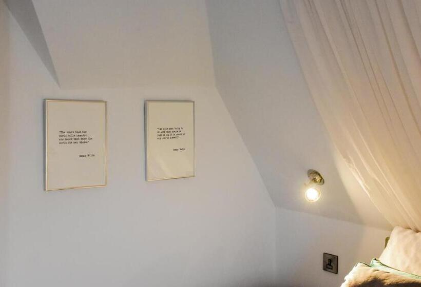 The Strand Hotel, The Former Residence Of Oscar Wilde