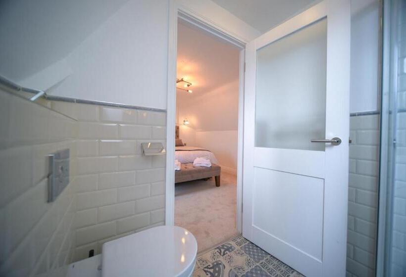 The Strand Hotel, The Former Residence Of Oscar Wilde