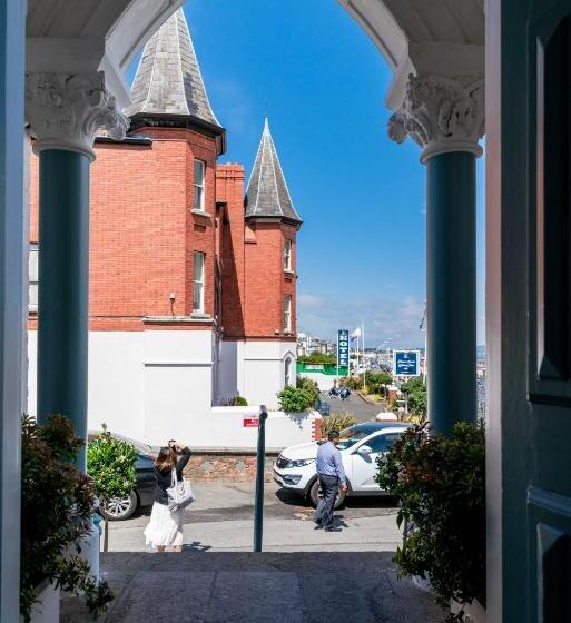 The Strand Hotel, The Former Residence Of Oscar Wilde