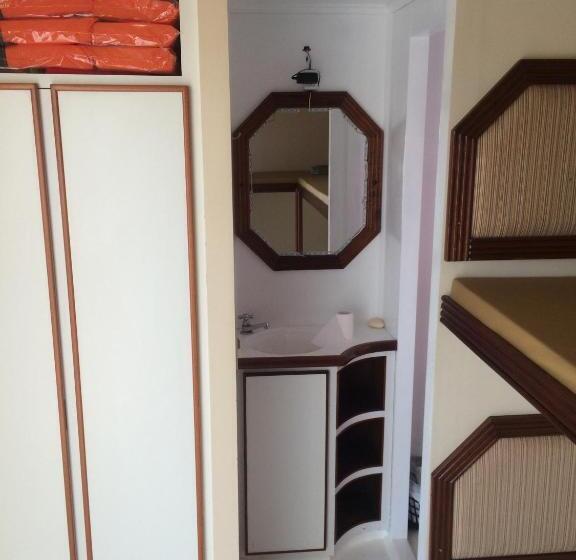 Tapri   Hotel Flutuante