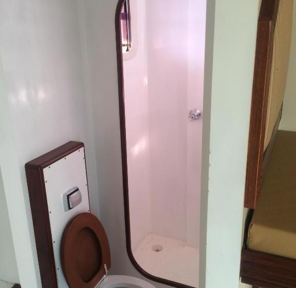 Tapri   Hotel Flutuante