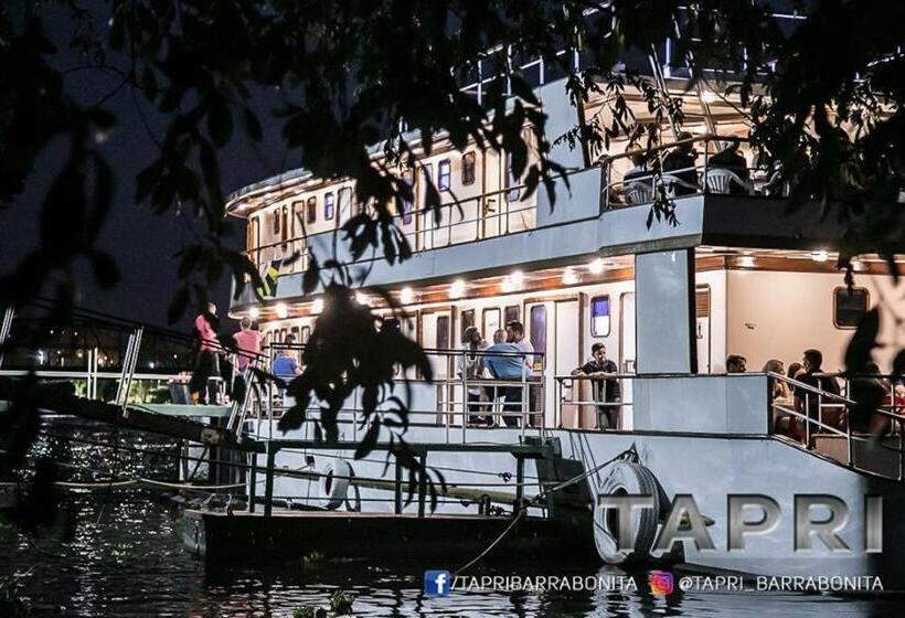 Tapri   Hotel Flutuante