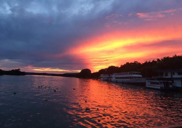 Tapri   Hotel Flutuante