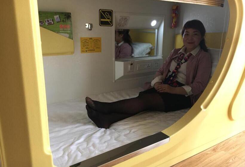 Wuwei Qiyou Space Capsule Hostel