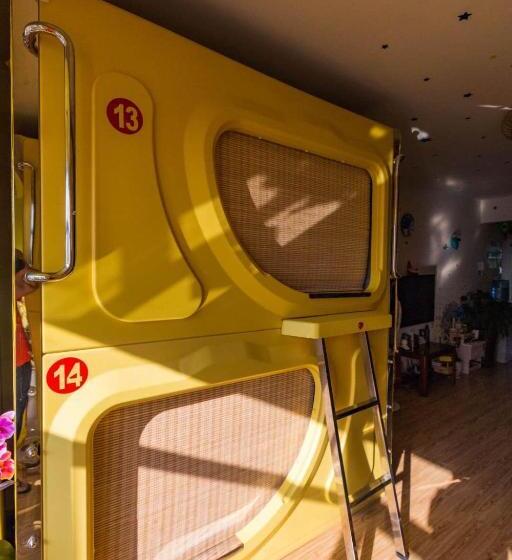 Wuwei Qiyou Space Capsule Hostel