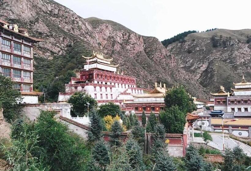 Wuwei Qiyou Space Capsule Hostel