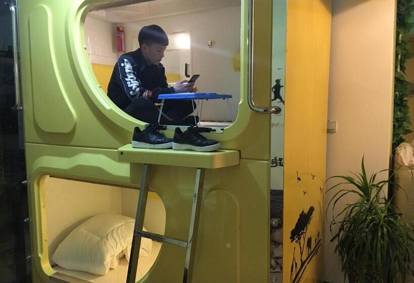 Wuwei Qiyou Space Capsule Hostel