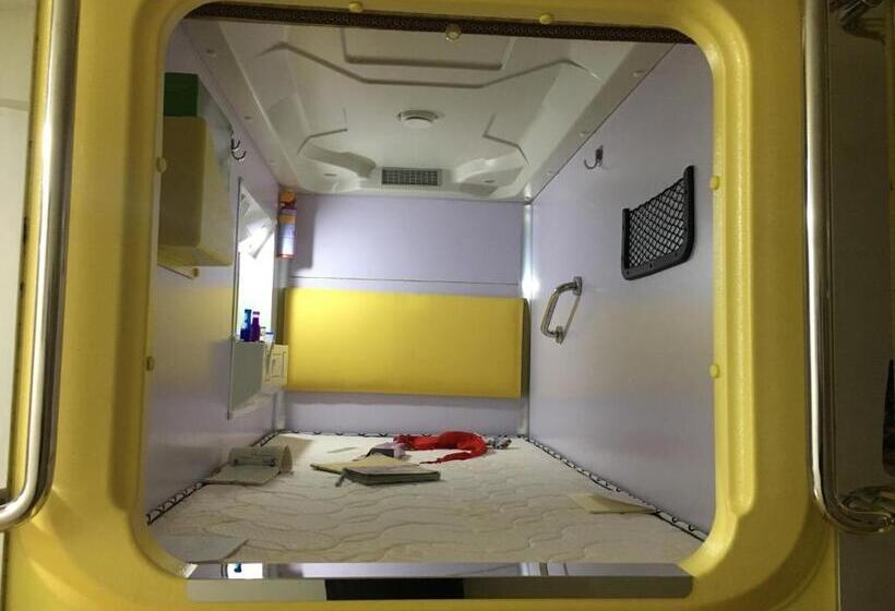 Wuwei Qiyou Space Capsule Hostel
