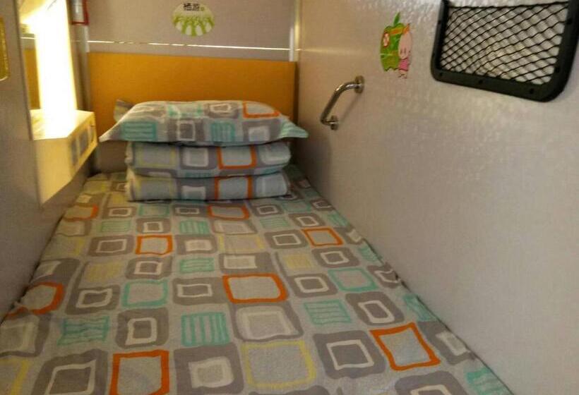 Wuwei Qiyou Space Capsule Hostel