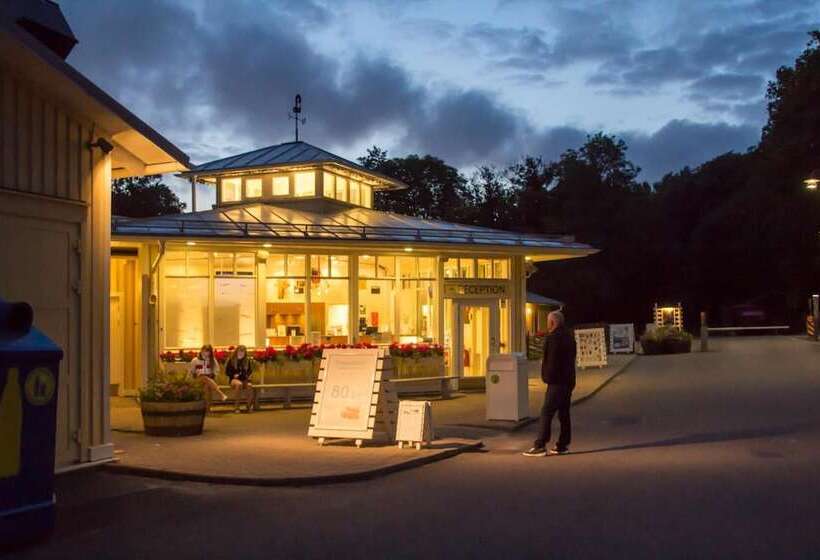 ホテル Lisebergsbyns Stugor