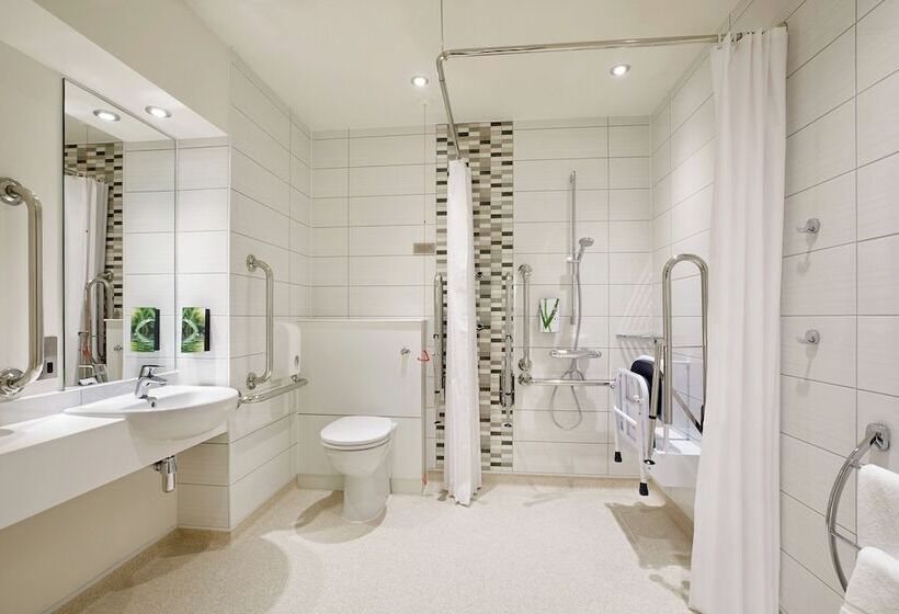 בית מלון כפרי Premier Inn Guernsey St Peter Port (admiral Park)