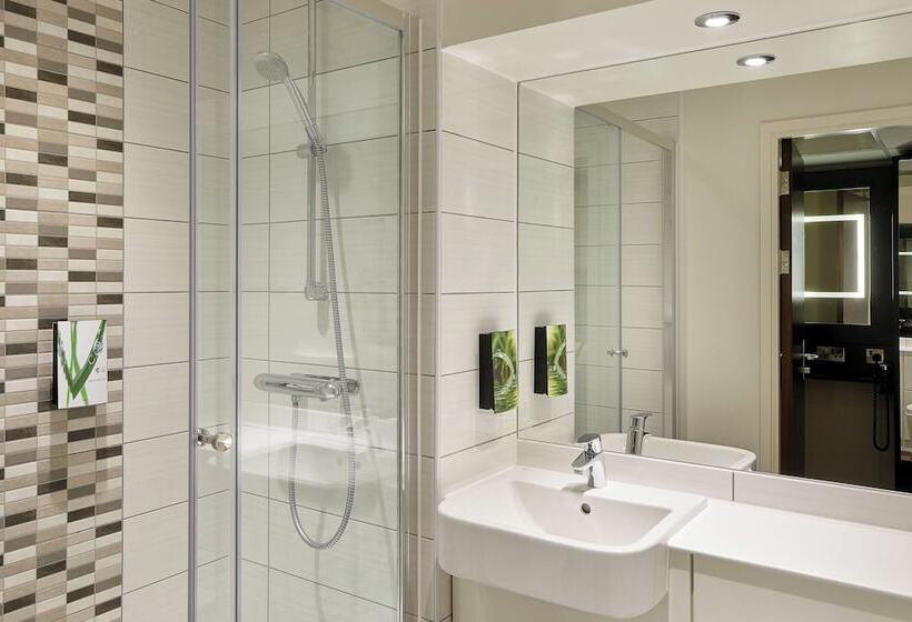 בית מלון כפרי Premier Inn Guernsey St Peter Port (admiral Park)