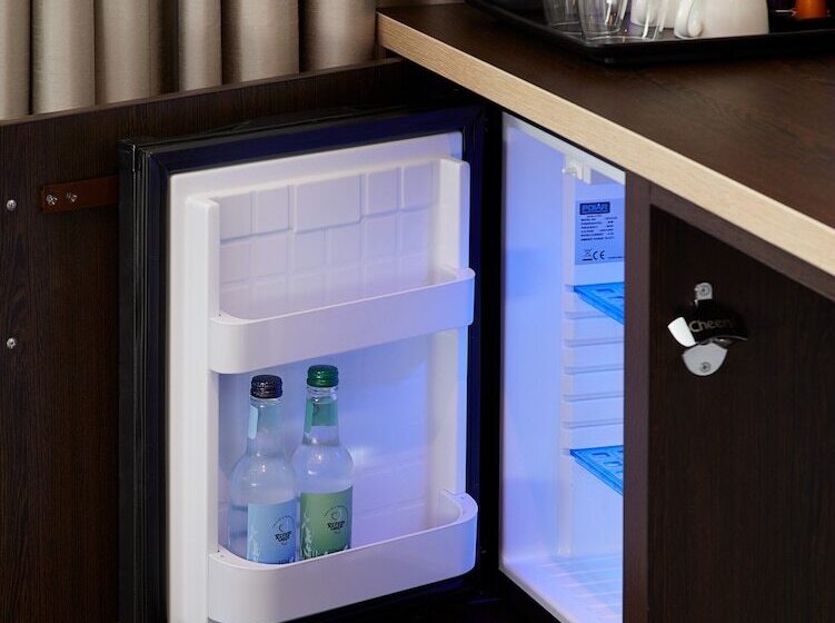 בית מלון כפרי Premier Inn Guernsey St Peter Port (admiral Park)