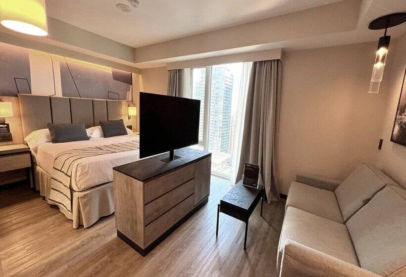 Hotel Riu Plaza Toronto