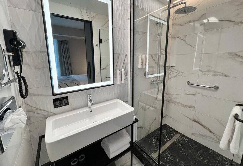 Hotel Riu Plaza Toronto