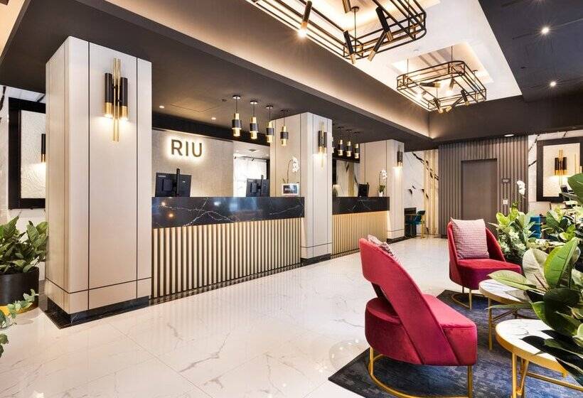 Hotel Riu Plaza Toronto