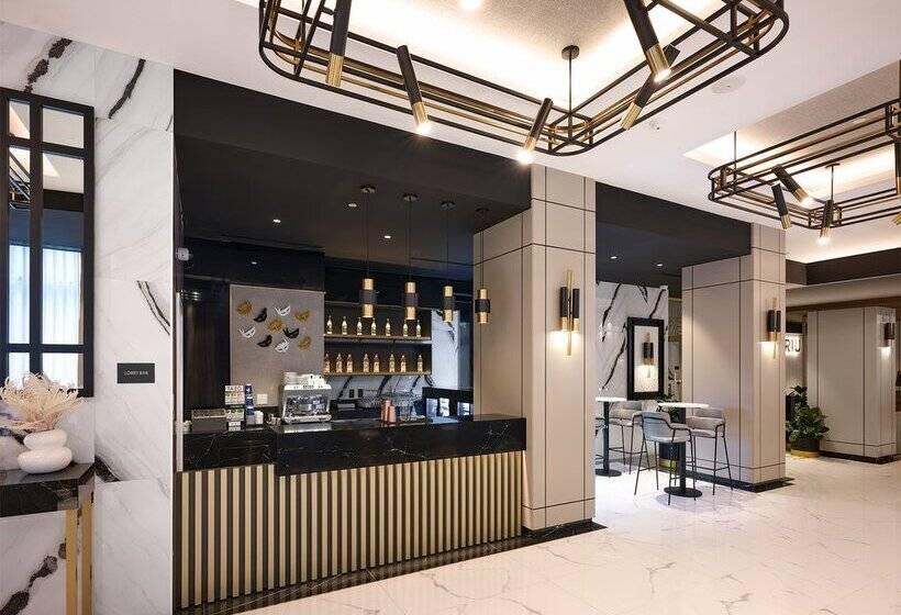 Hotel Riu Plaza Toronto